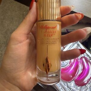 Charlotte Tilbury Hollywood Flawless Filter in Warm Tan